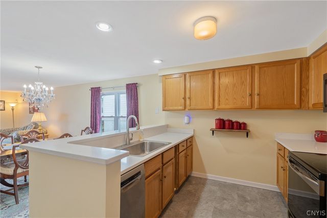307 Clouds View Circle, Camillus, NY 13031