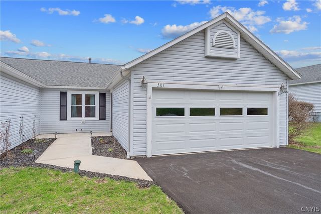 307 Clouds View Circle, Camillus, NY 13031