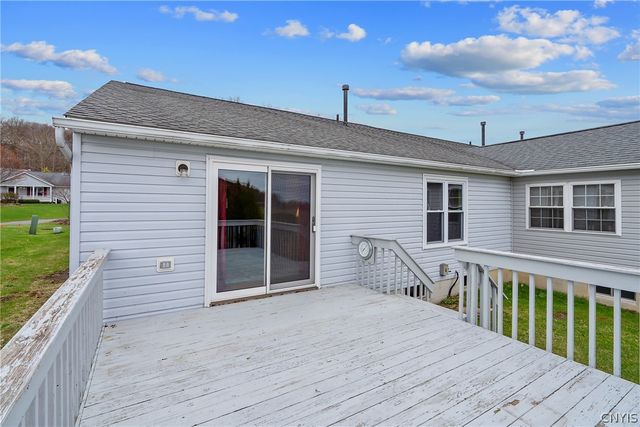 307 Clouds View Circle, Camillus, NY 13031