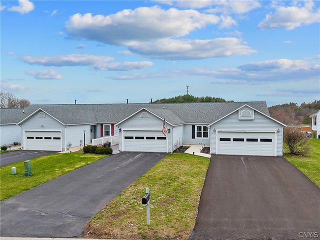 307 Clouds View Circle, Camillus, NY 13031