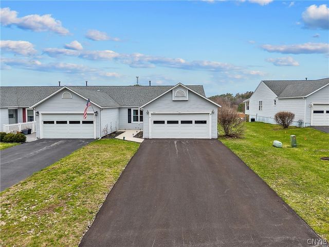 307 Clouds View Circle, Camillus, NY 13031