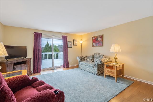 307 Clouds View Circle, Camillus, NY 13031