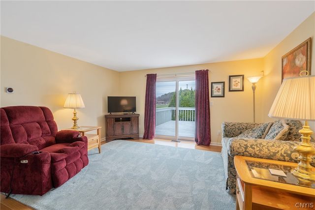 307 Clouds View Circle, Camillus, NY 13031