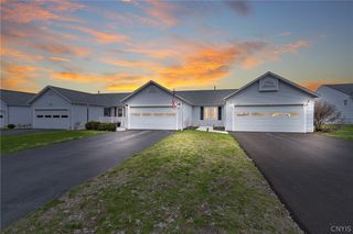 307 Clouds View Circle, Camillus, NY 13031