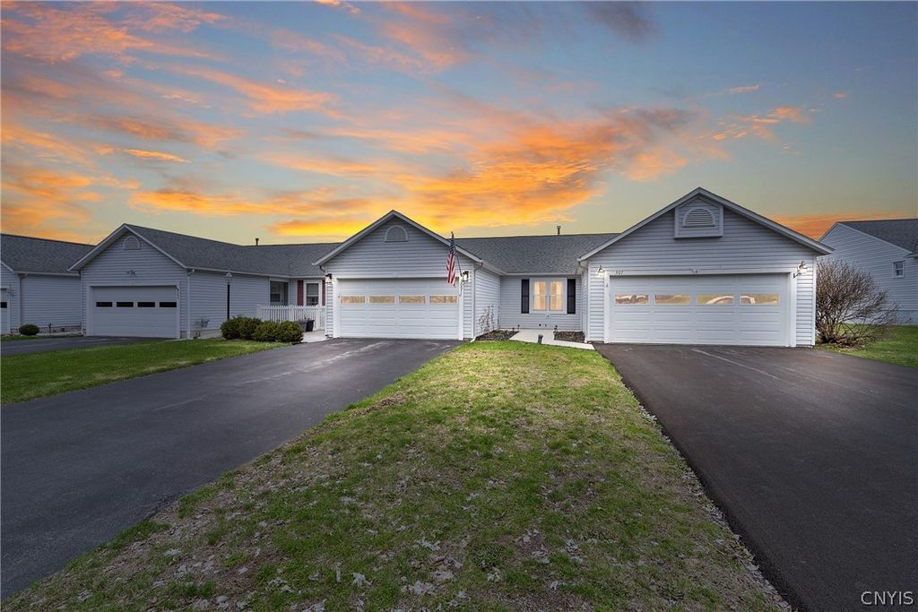 307 Clouds View Circle, Camillus, NY 13031