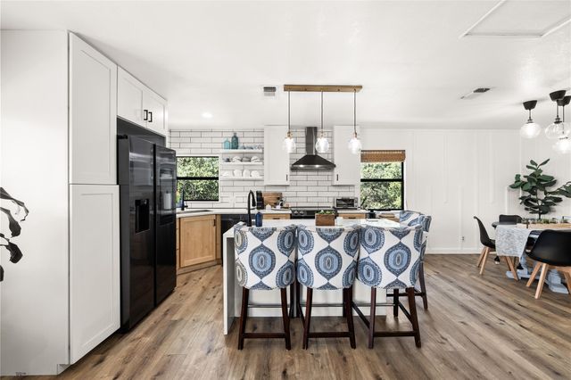 925 Windy Shores LOOP, Spicewood, TX 78669