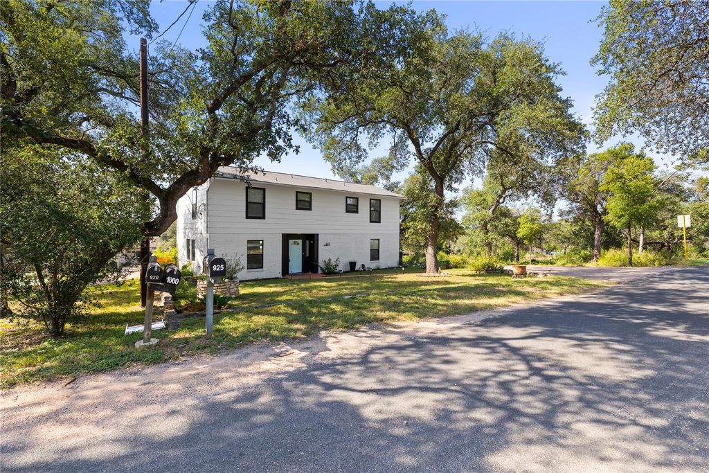 925 Windy Shores LOOP, Spicewood, TX 78669