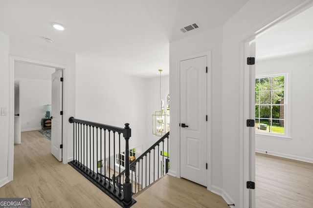 649 Mountain Hbr, Stone Mountain, GA 30087