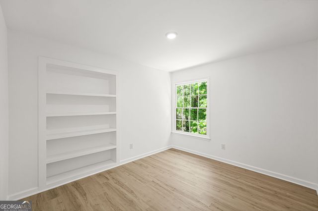 649 Mountain Hbr, Stone Mountain, GA 30087