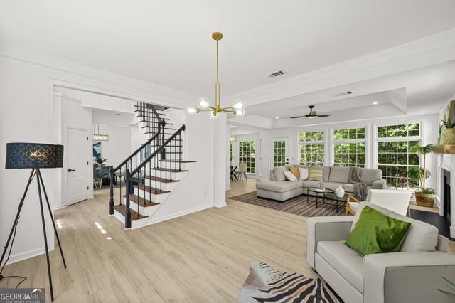 649 Mountain Hbr, Stone Mountain, GA 30087