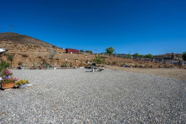 9555 Hierba Road, Agua Dulce, CA 91390