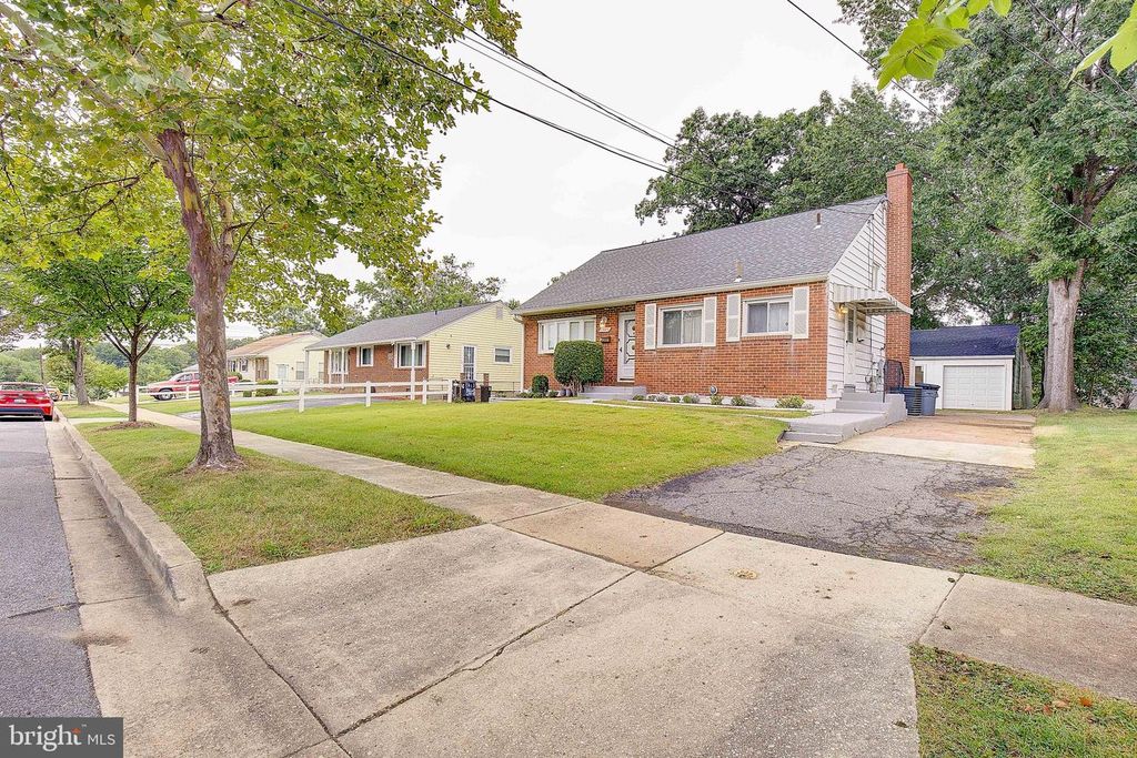 1420 COLONY RD, Oxon Hill, MD 20745