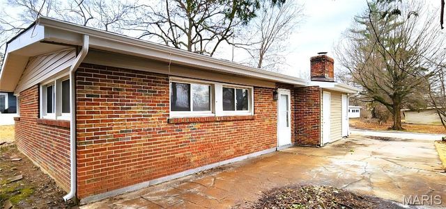 8301 Pepperidge Drive, St Louis, MO 63134