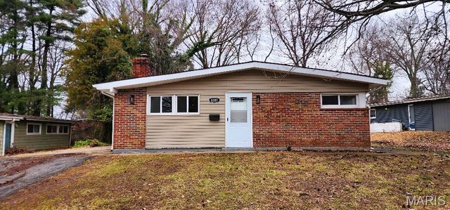 8301 Pepperidge Drive, St Louis, MO 63134