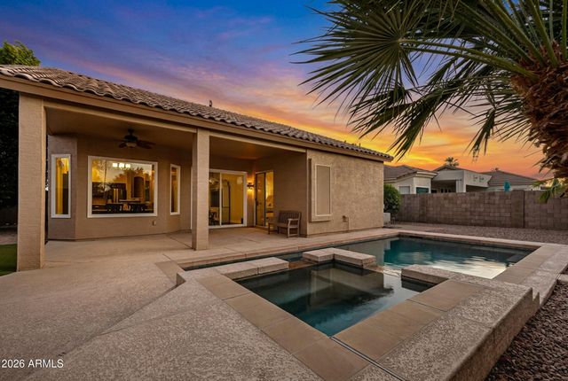 700 W CHERRYWOOD Drive, Chandler, AZ 85248