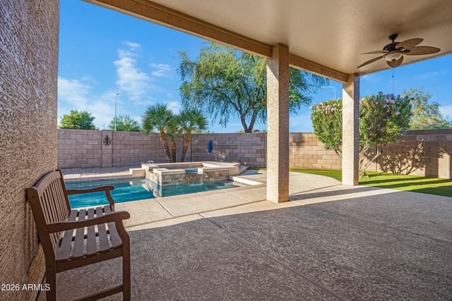700 W CHERRYWOOD Drive, Chandler, AZ 85248