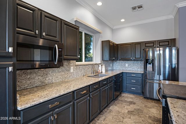 700 W CHERRYWOOD Drive, Chandler, AZ 85248
