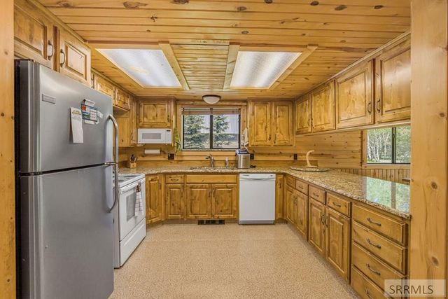 4001 Otter Trail, Island Park, ID 83429