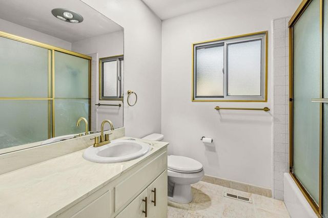 3925 Rogers Rd, Spring Valley, CA 91977