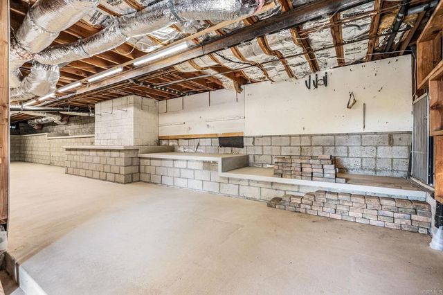 3925 Rogers Rd, Spring Valley, CA 91977