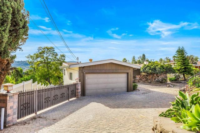 3925 Rogers Rd, Spring Valley, CA 91977