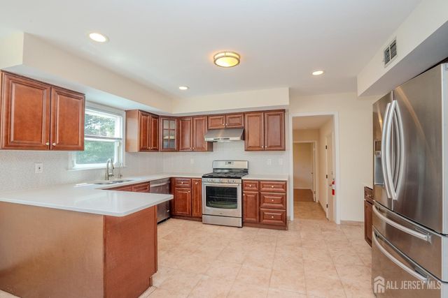 14 Dov Place, South Brunswick, NJ 08824