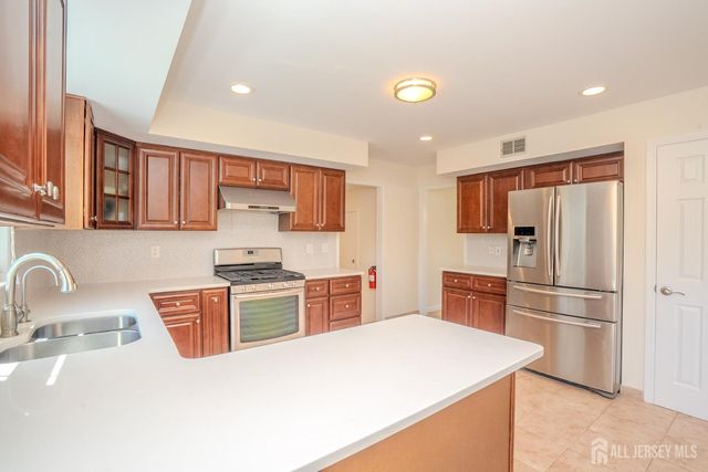 14 Dov Place, South Brunswick, NJ 08824