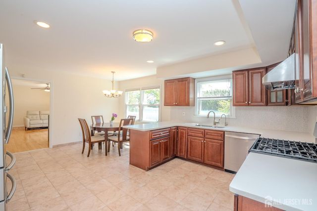 14 Dov Place, South Brunswick, NJ 08824