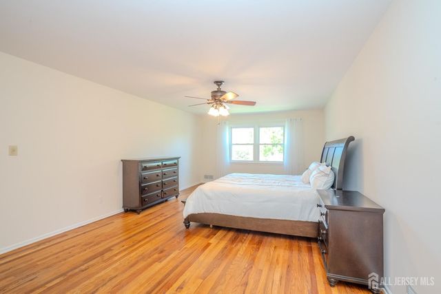 14 Dov Place, South Brunswick, NJ 08824