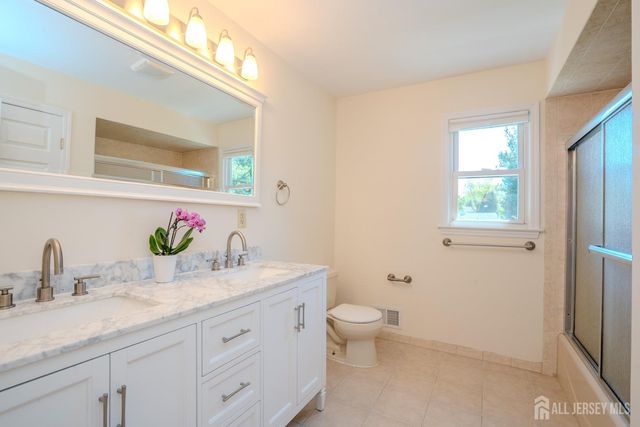 14 Dov Place, South Brunswick, NJ 08824