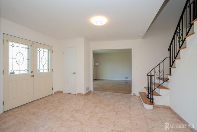 14 Dov Place, South Brunswick, NJ 08824