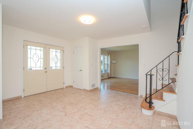 14 Dov Place, South Brunswick, NJ 08824