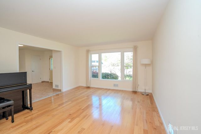 14 Dov Place, South Brunswick, NJ 08824