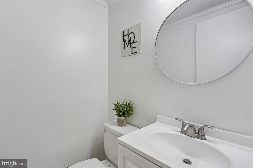 Image 11 of property listing at 742 COLLEGE PKWY #7-742, Rockville, MD 20850