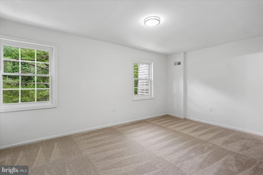 Image 13 of property listing at 742 COLLEGE PKWY #7-742, Rockville, MD 20850