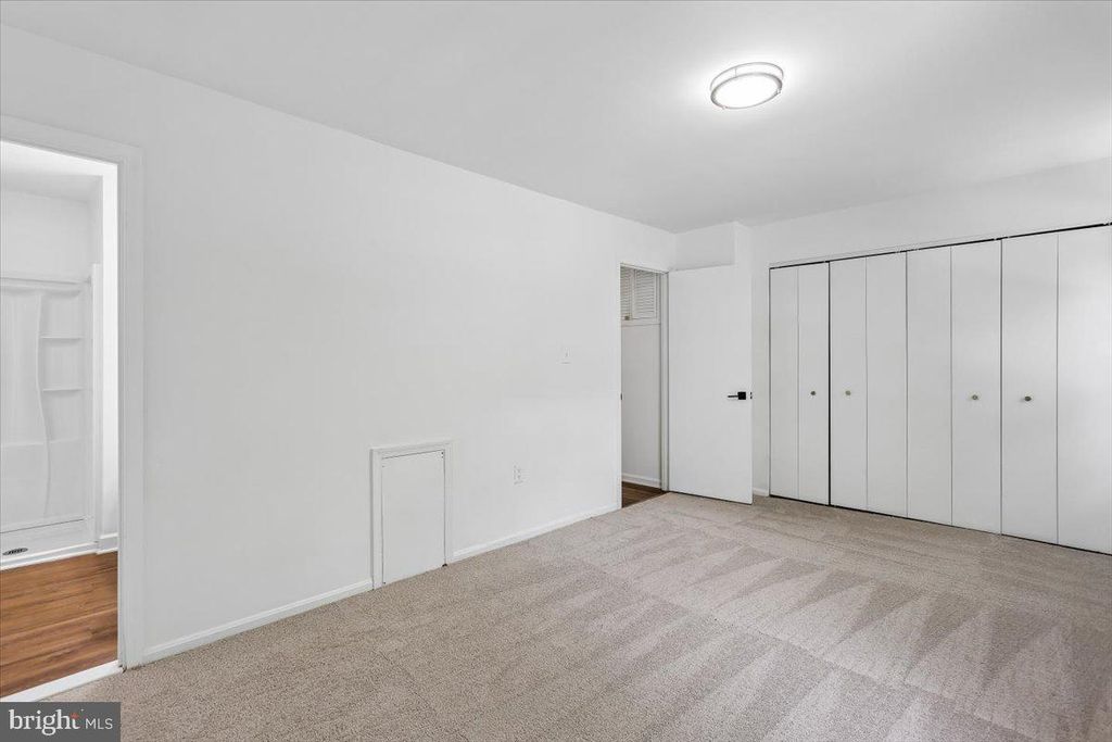 Image 14 of property listing at 742 COLLEGE PKWY #7-742, Rockville, MD 20850