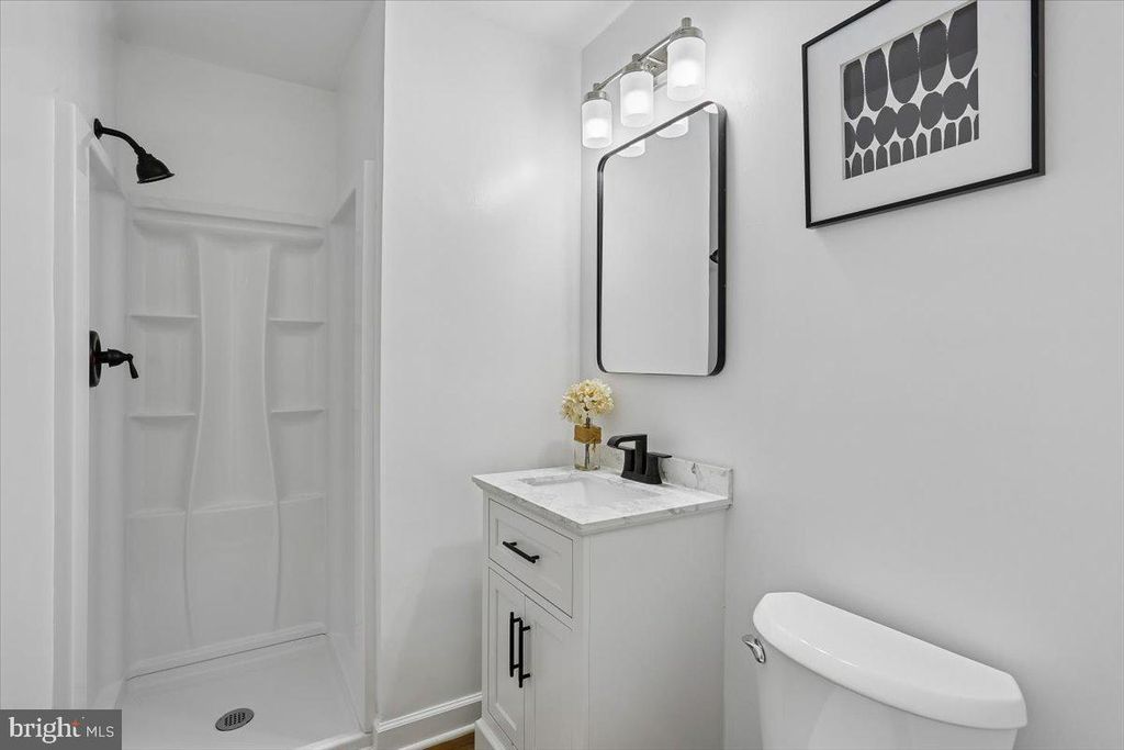 Image 15 of property listing at 742 COLLEGE PKWY #7-742, Rockville, MD 20850