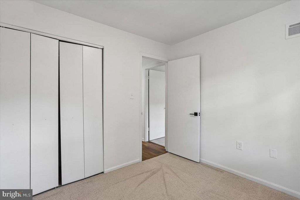 Image 19 of property listing at 742 COLLEGE PKWY #7-742, Rockville, MD 20850