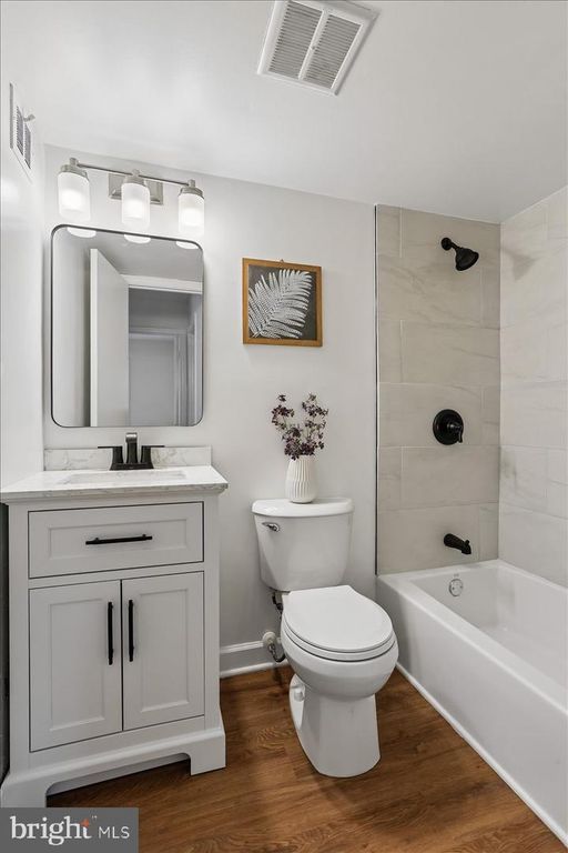 Image 21 of property listing at 742 COLLEGE PKWY #7-742, Rockville, MD 20850