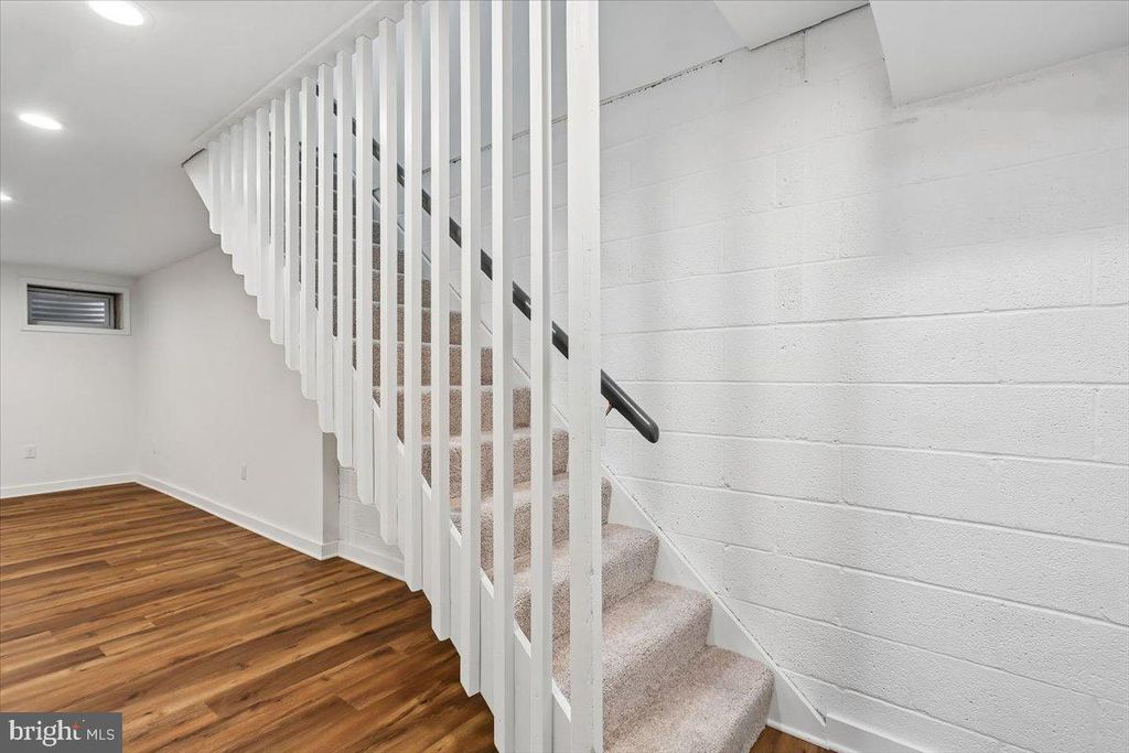 Image 22 of property listing at 742 COLLEGE PKWY #7-742, Rockville, MD 20850