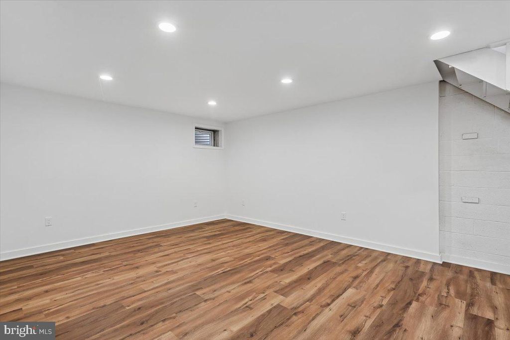 Image 23 of property listing at 742 COLLEGE PKWY #7-742, Rockville, MD 20850