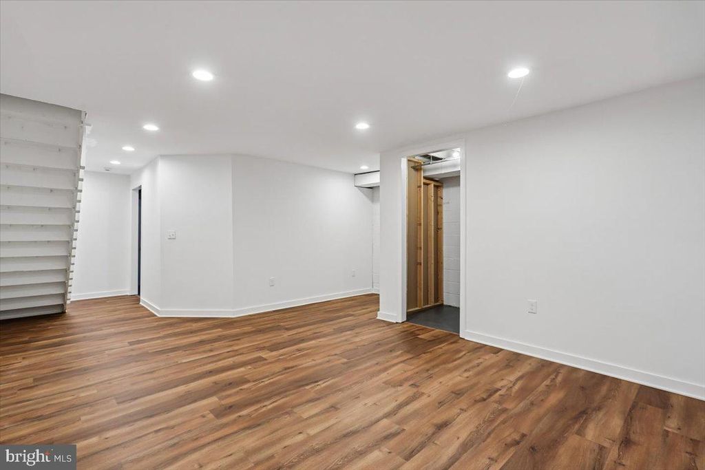 Image 24 of property listing at 742 COLLEGE PKWY #7-742, Rockville, MD 20850