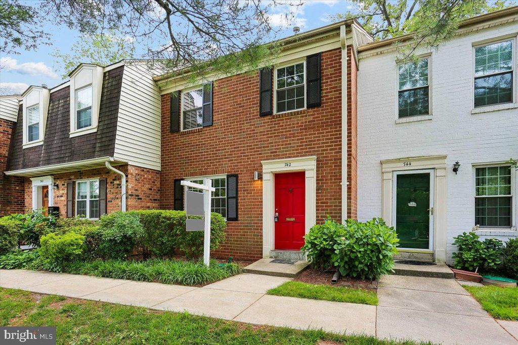 Image 27 of property listing at 742 COLLEGE PKWY #7-742, Rockville, MD 20850