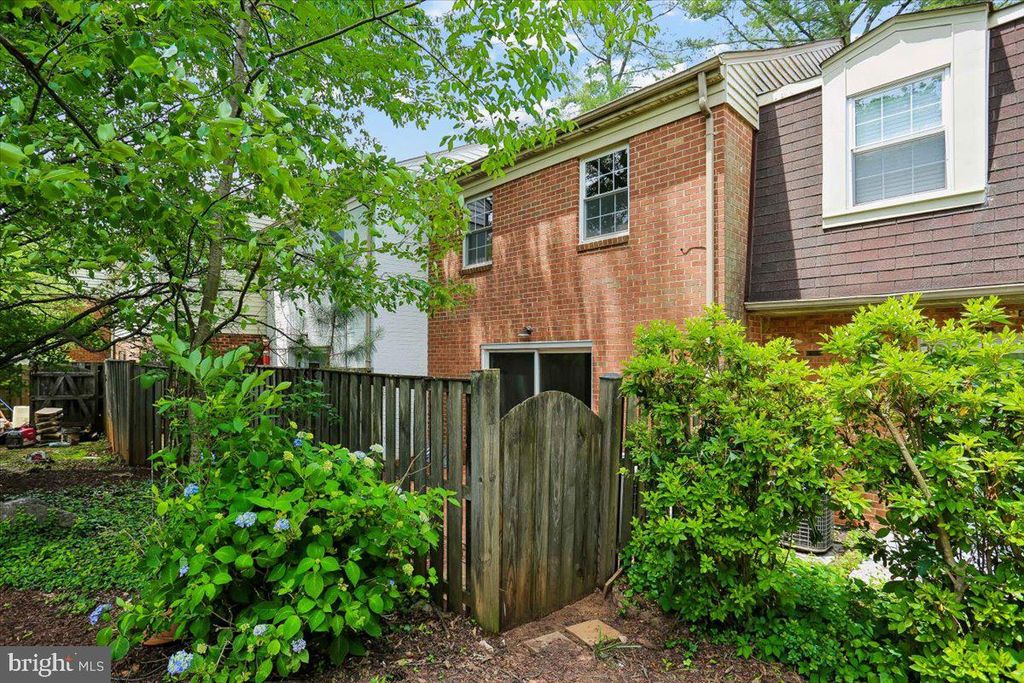 Image 29 of property listing at 742 COLLEGE PKWY #7-742, Rockville, MD 20850