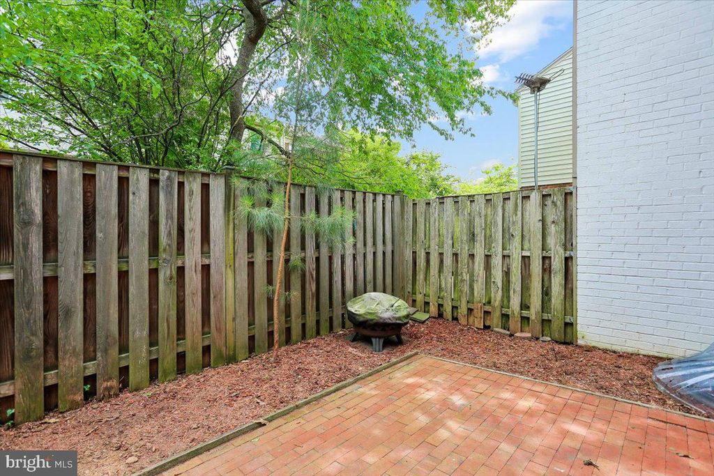 Image 30 of property listing at 742 COLLEGE PKWY #7-742, Rockville, MD 20850