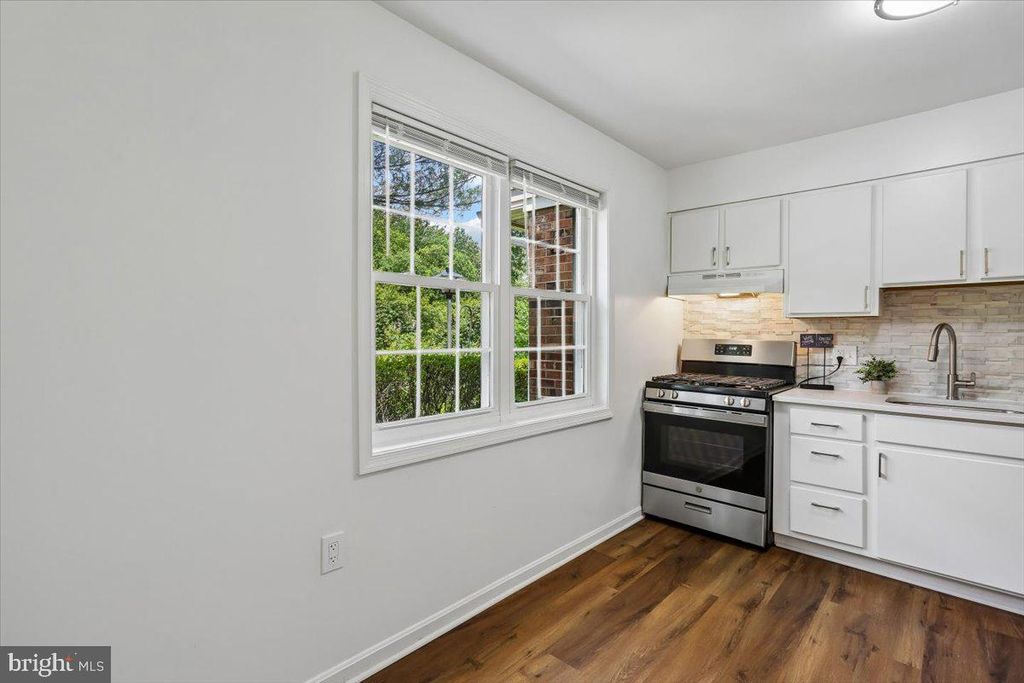 Image 4 of property listing at 742 COLLEGE PKWY #7-742, Rockville, MD 20850
