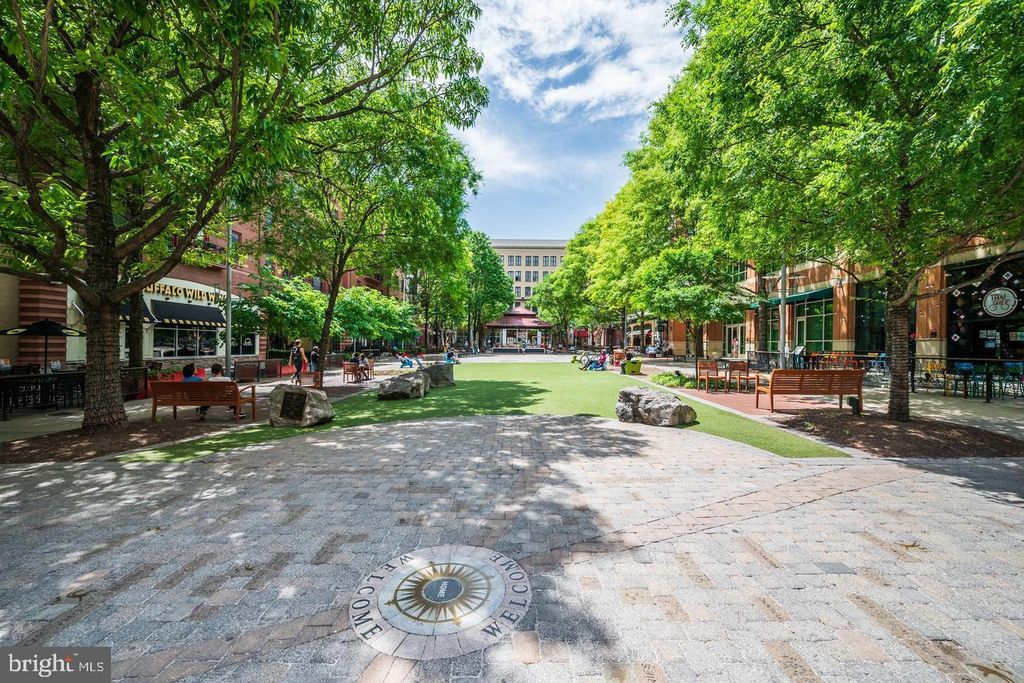 Image 31 of property listing at 742 COLLEGE PKWY #7-742, Rockville, MD 20850