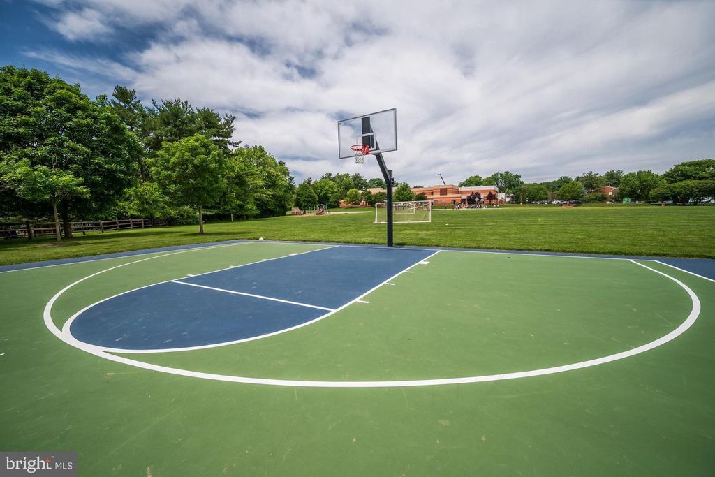 Image 34 of property listing at 742 COLLEGE PKWY #7-742, Rockville, MD 20850