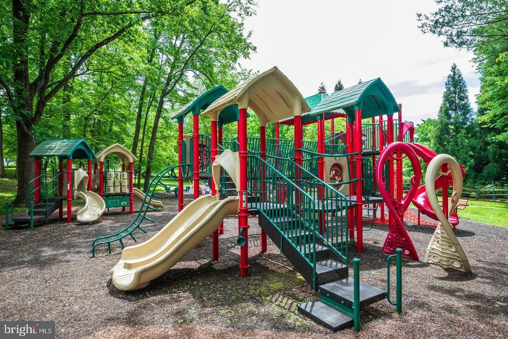 Image 36 of property listing at 742 COLLEGE PKWY #7-742, Rockville, MD 20850