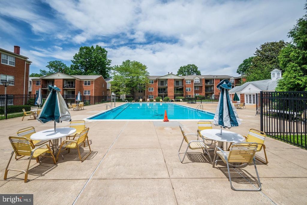 Image 37 of property listing at 742 COLLEGE PKWY #7-742, Rockville, MD 20850
